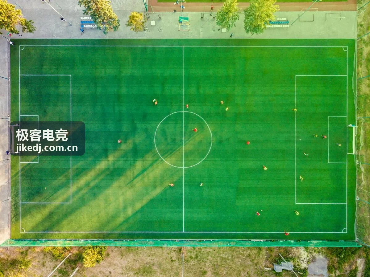 极客电竞轻量化游戏鼠标握感实测